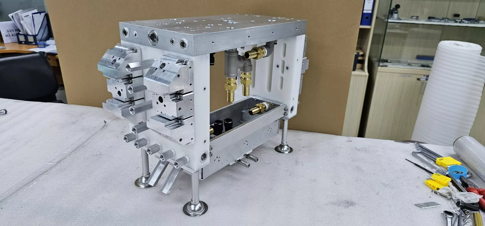 OEM機器 組立と精密部品加工の実績｜米国向け10セット装置を短納期製作