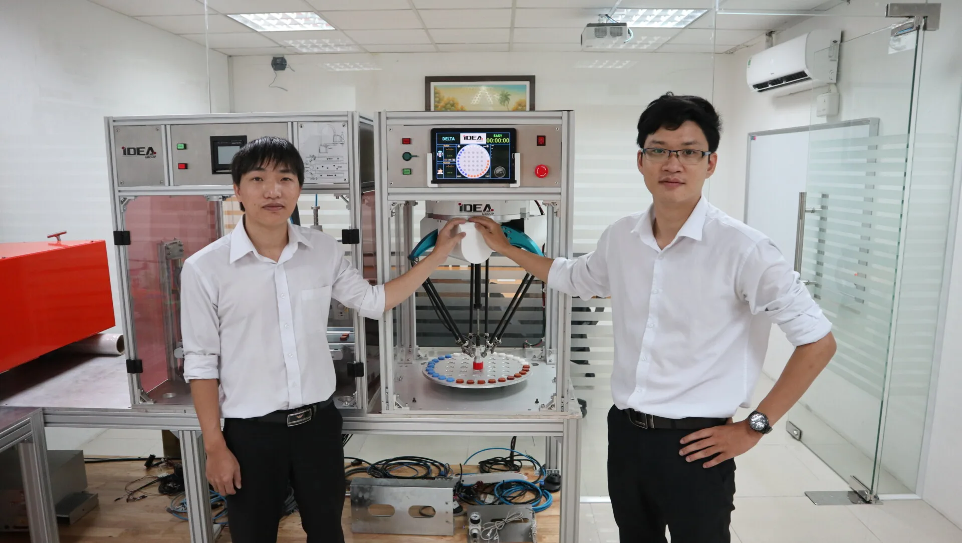 Established ITHC Company, specialized in researching products such as AGVs, industrial robots and training high quality resources.