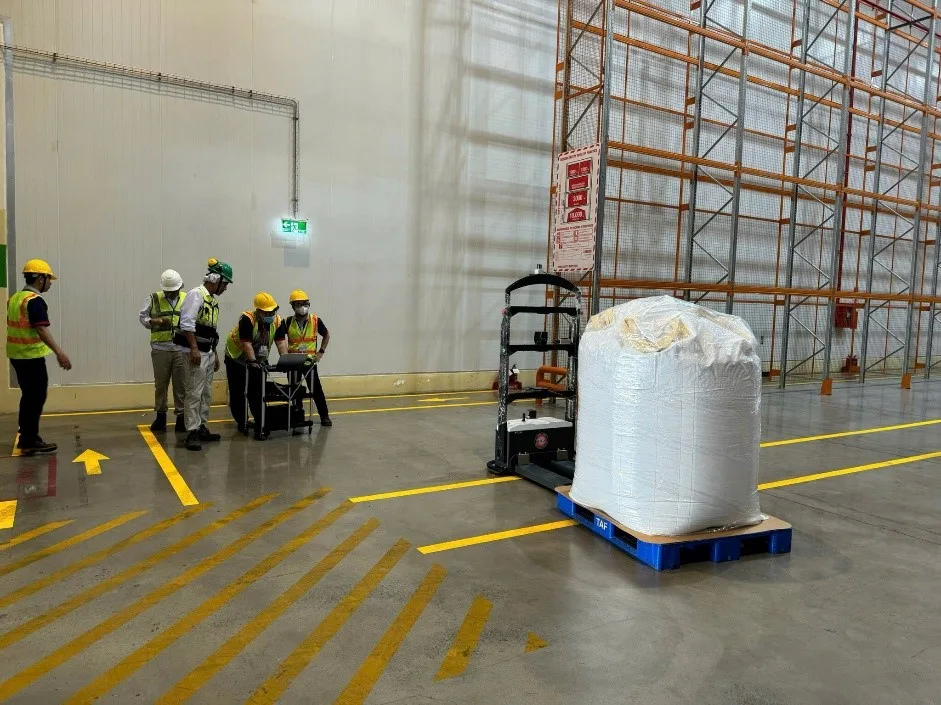 有人フォークリフトに代わる自動素材搭載パレット搬送ソリューション