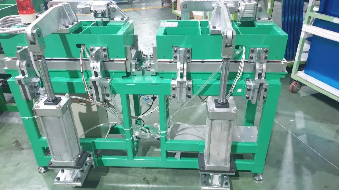 実績｜冷蔵庫ドア用フォームプレス治具製造