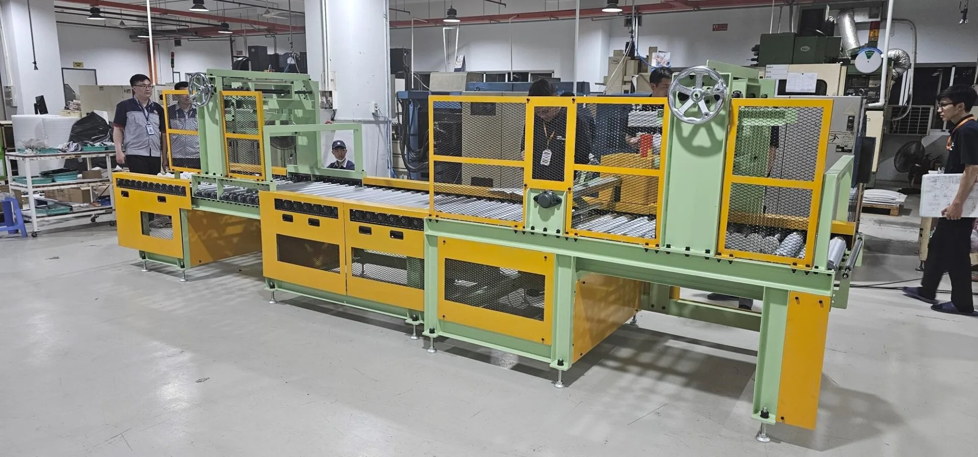 日本の大手企業向け ローラーコンベヤシステムの製造・組立