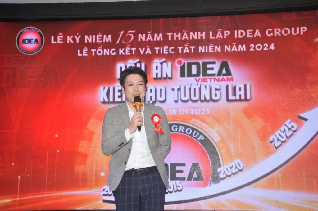 RECAP | Tự hào Kỷ niệm 15 năm thành lập – Hành trình rực rỡ và dấu ấn đáng nhớ của IDEA Group tại Tiệc Tất Niên 2024 13 Một khách hàng lâu năm của IDEA
