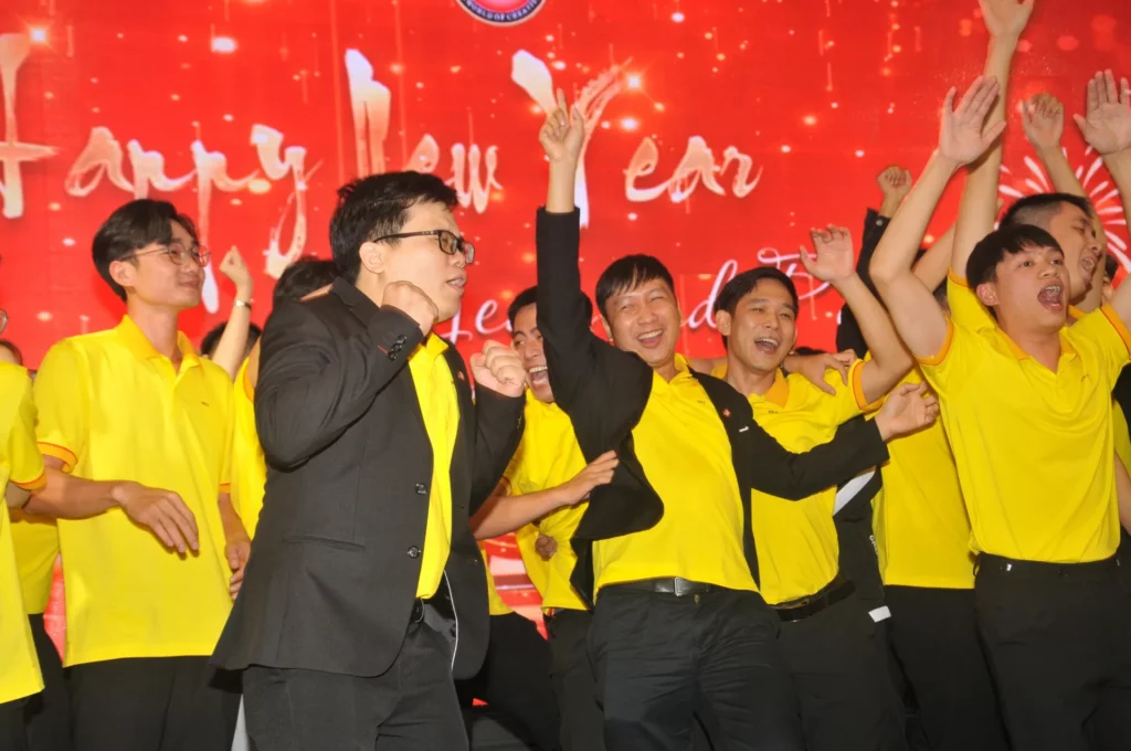 RECAP | Tự hào Kỷ niệm 15 năm thành lập – Hành trình rực rỡ và dấu ấn đáng nhớ của IDEA Group tại Tiệc Tất Niên 2024 25 kỷ niệm 15 năm