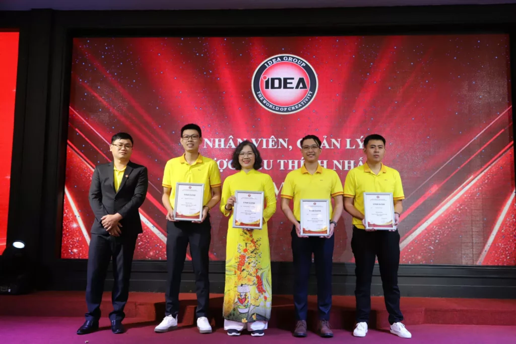 RECAP | Tự hào Kỷ niệm 15 năm thành lập – Hành trình rực rỡ và dấu ấn đáng nhớ của IDEA Group tại Tiệc Tất Niên 2024 8 yep15