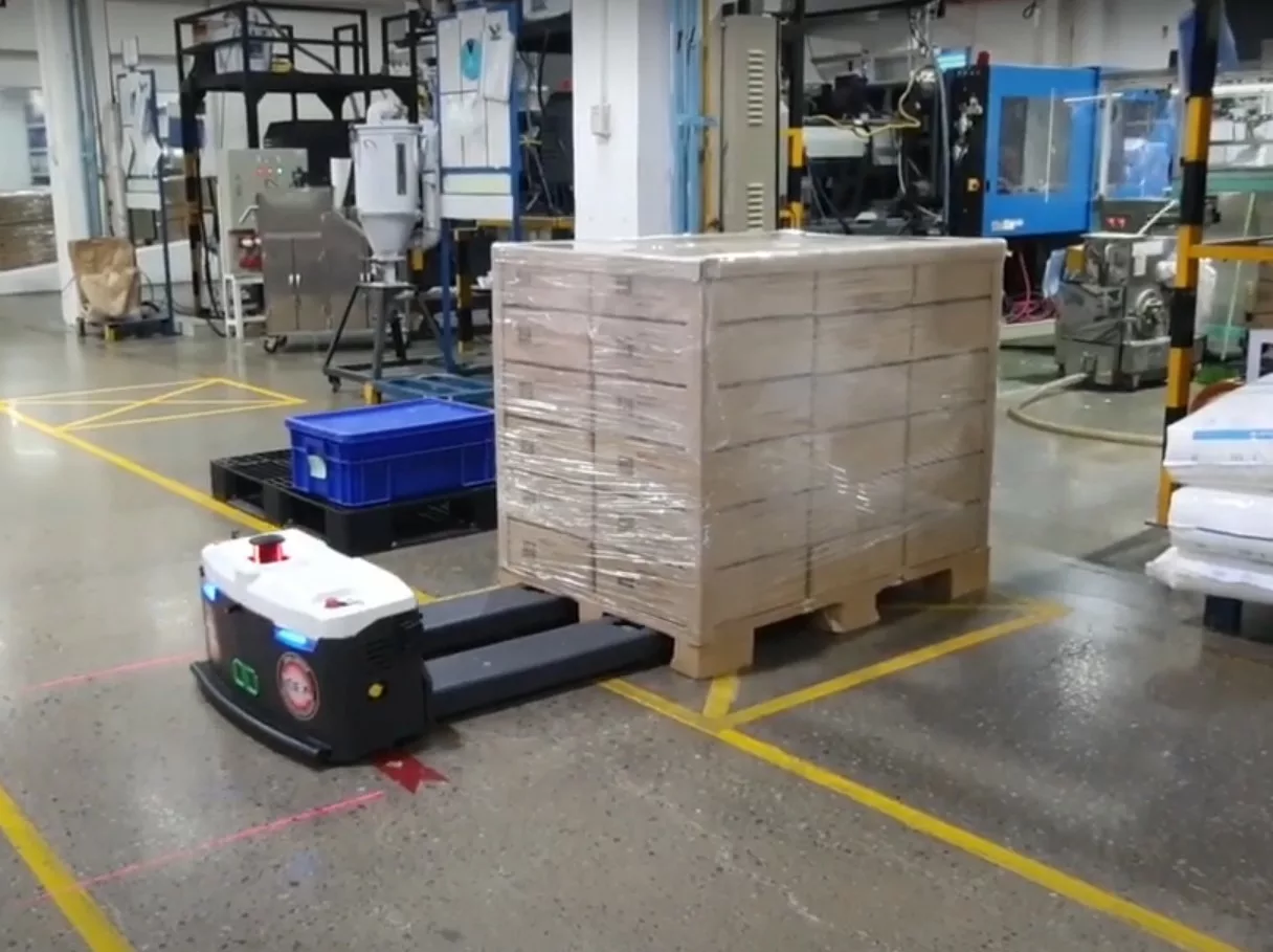 Smart warehouse with AGV