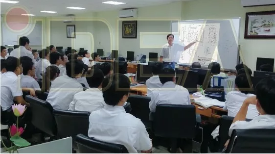 機械設計エンジニア派遣 vs 正社員採用|コスト削減の最適な選択とは 1 機械設計エンジニア派遣の現場