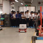 IDonkey IGR-AMRスマート自律走行ロボットは、工場内の自動搬送ソリューションとして、SLAMナビゲーション技術を活用し、正確な位置決めと柔軟な移動を実現します。コンパクト設計、150kg～600kgの可搬重量、最大速度1.5m/s、±5mmの位置精度により、社内物流を最適化し、人件費を削減し、運用効率を向上させます。差動駆動システム、48V電源、0～60mmの昇降ストロークを搭載し、倉庫・配送センター、電子機器、自動車・二輪車、食品・飲料、物流、EC業界など、幅広い産業での活用に最適です。