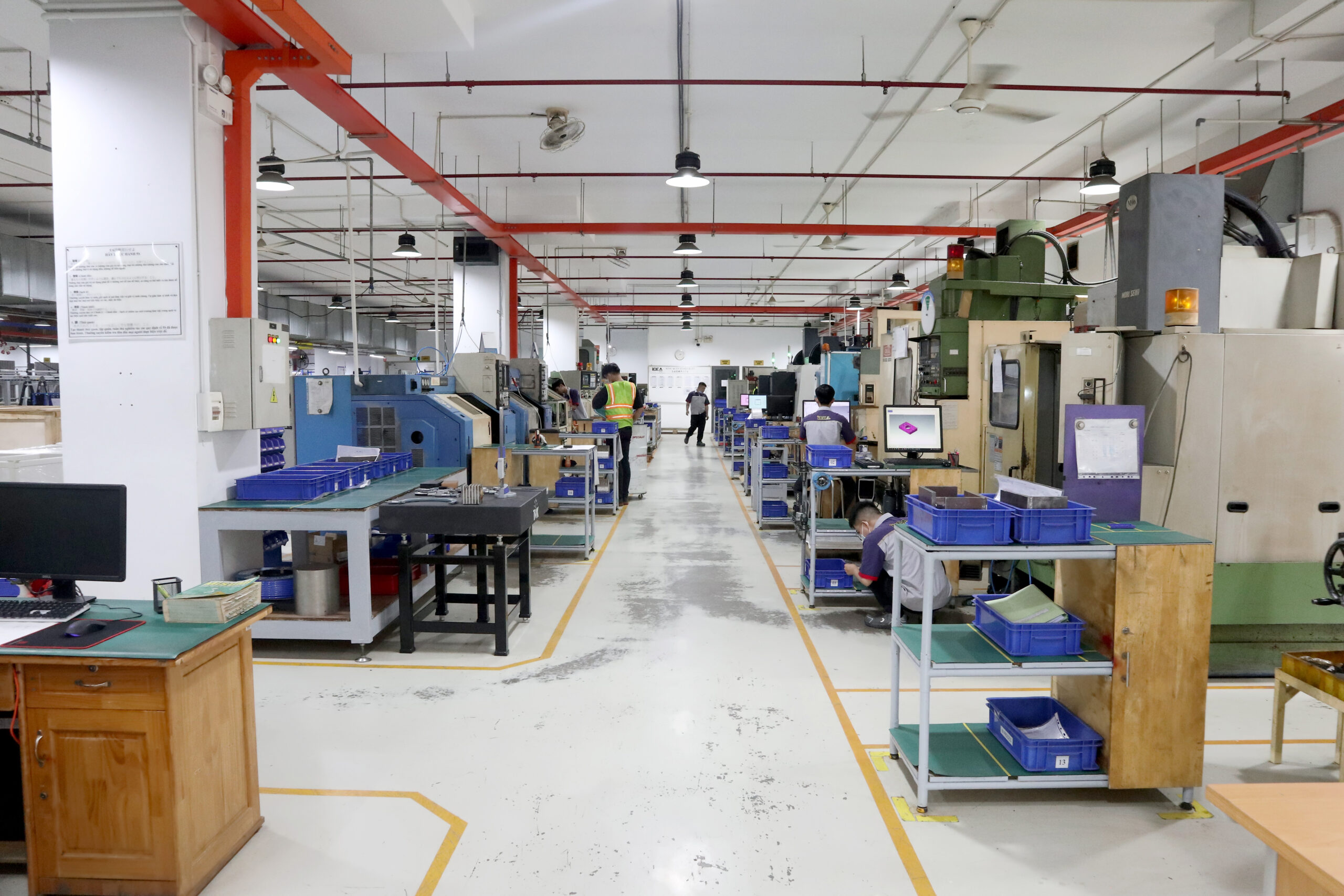 List of Factory Production Equipment IDEA Technology is equipped with a diverse range of machinery, capable of handling almost every process required in precision machining. We offer comprehensive solutions for various machining operations including turning, milling, grinding, and wire EDM, swiftly and accurately responding to our customers’ varied requirements. With our extensive and well-equipped facilities, we confidently lead your projects to guaranteed success.