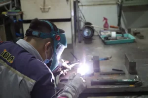 Dịch vụ triển khai kim loại tấm: Từ bản vẽ đến sản phẩm hoàn thiện